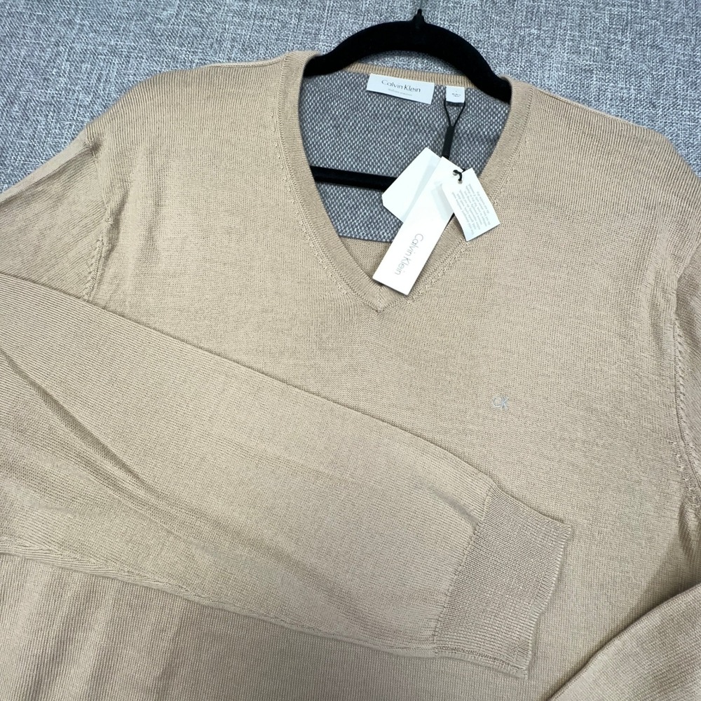 Calvin Klein V-Neck Sweater Mens Large Beige 100% Italian Merino Wool Preppy NEW